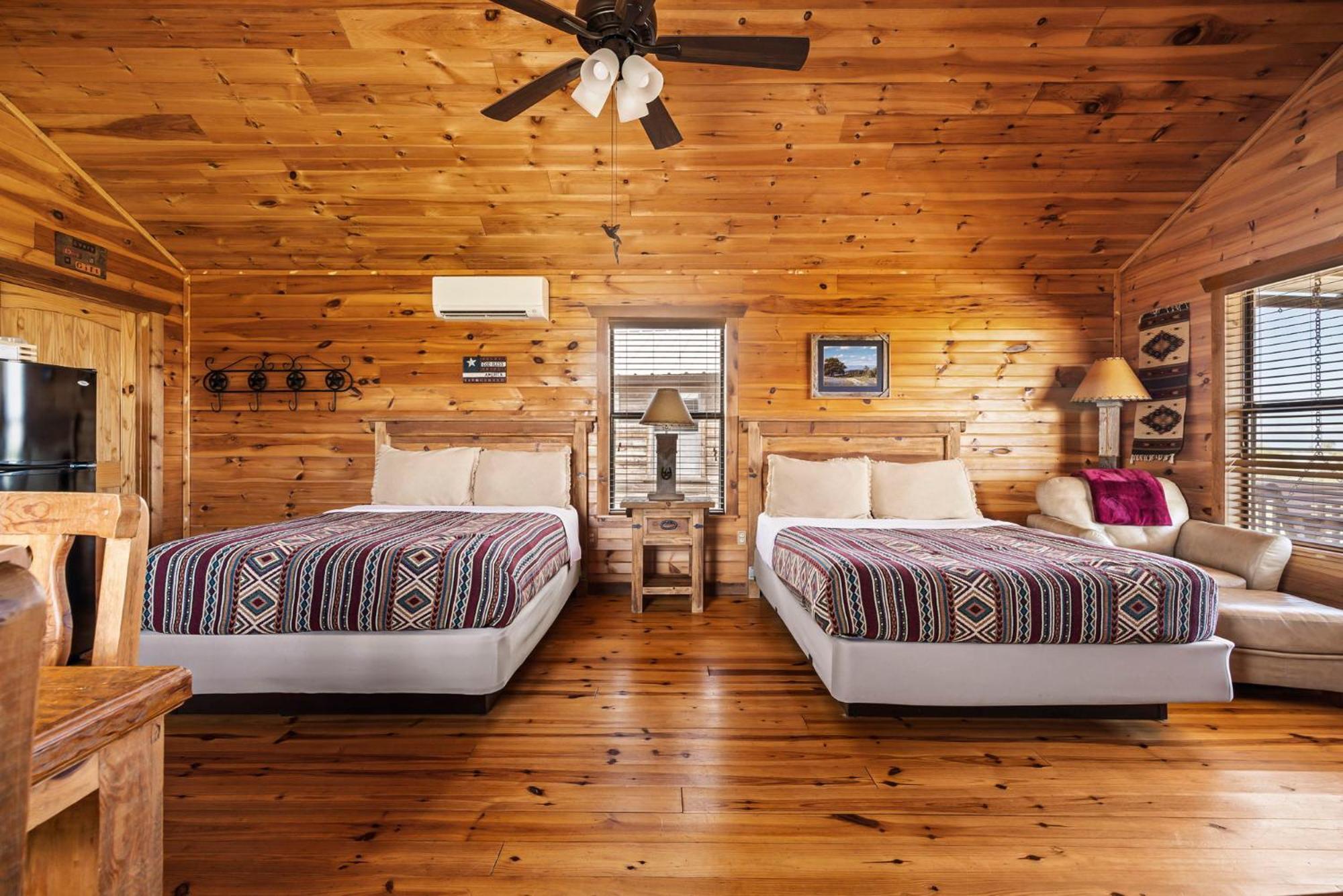 Enchanted Rockview Cabins Crabapple Bilik gambar