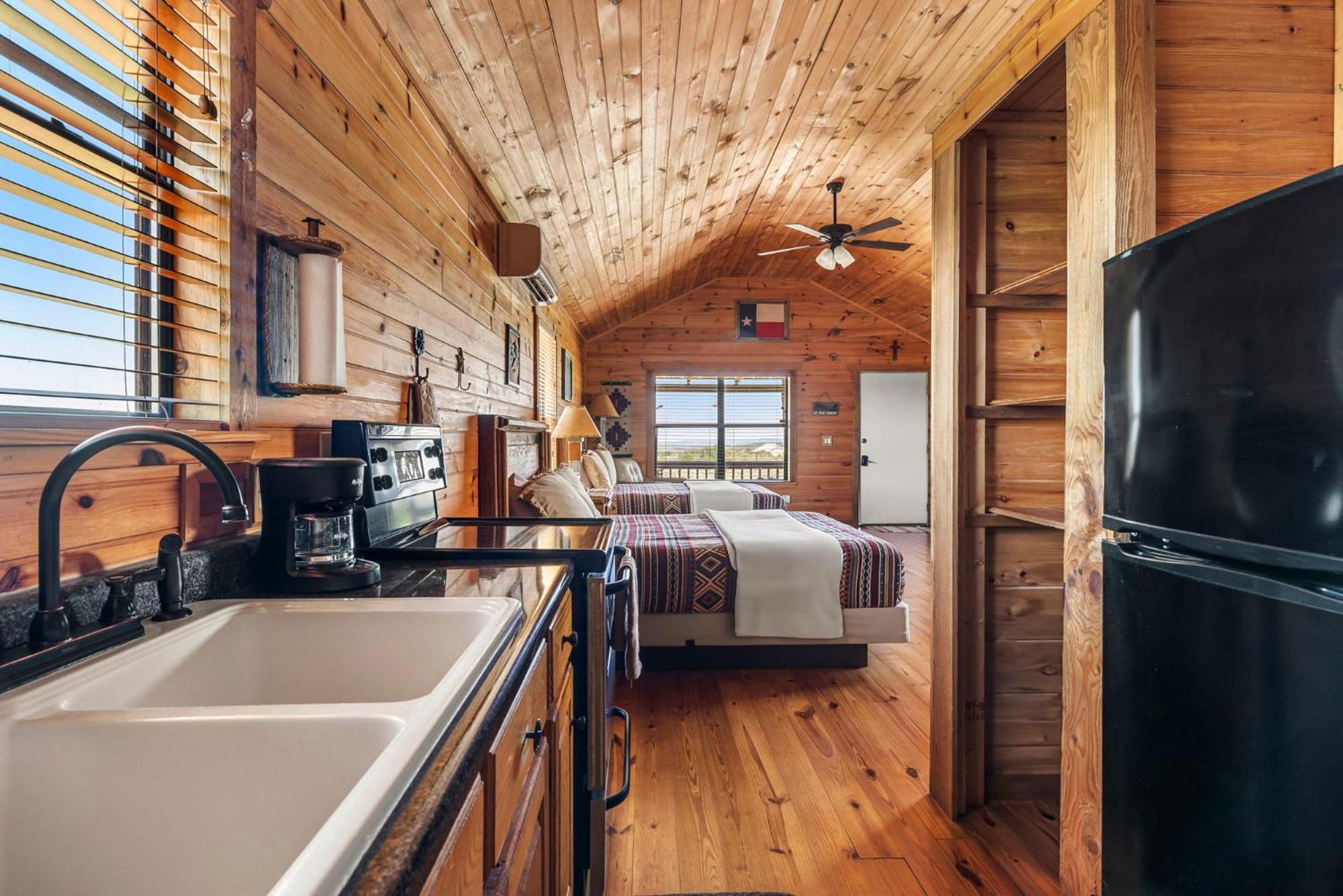 Enchanted Rockview Cabins Crabapple Bilik gambar