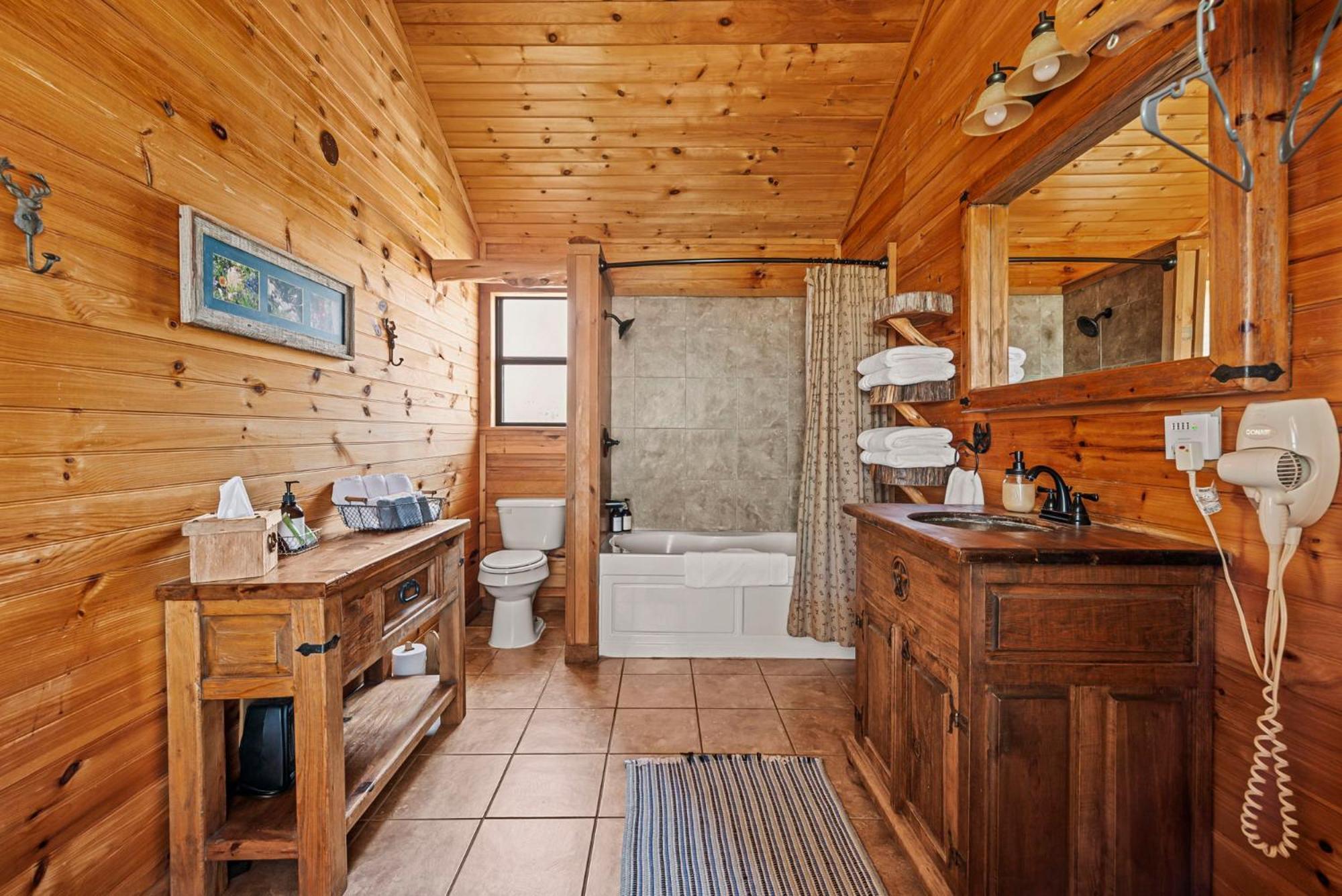 Enchanted Rockview Cabins Crabapple Bilik gambar