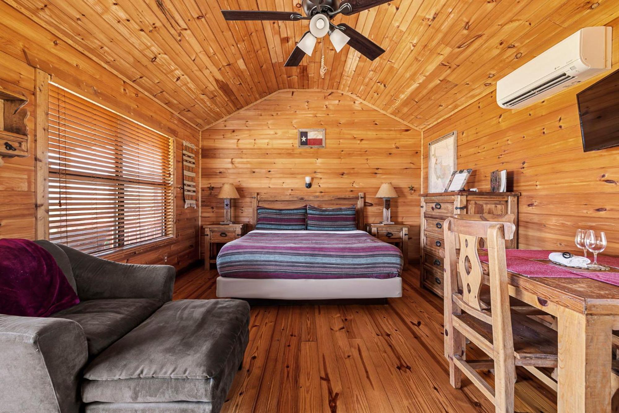 Enchanted Rockview Cabins Crabapple Bilik gambar