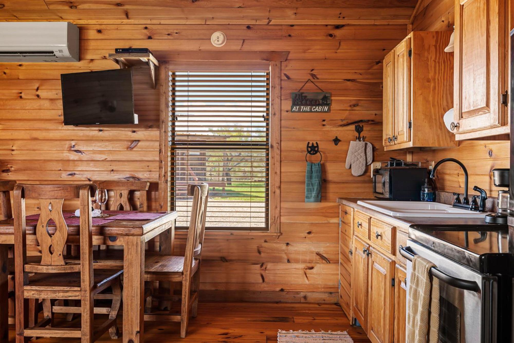 Enchanted Rockview Cabins Crabapple Bilik gambar