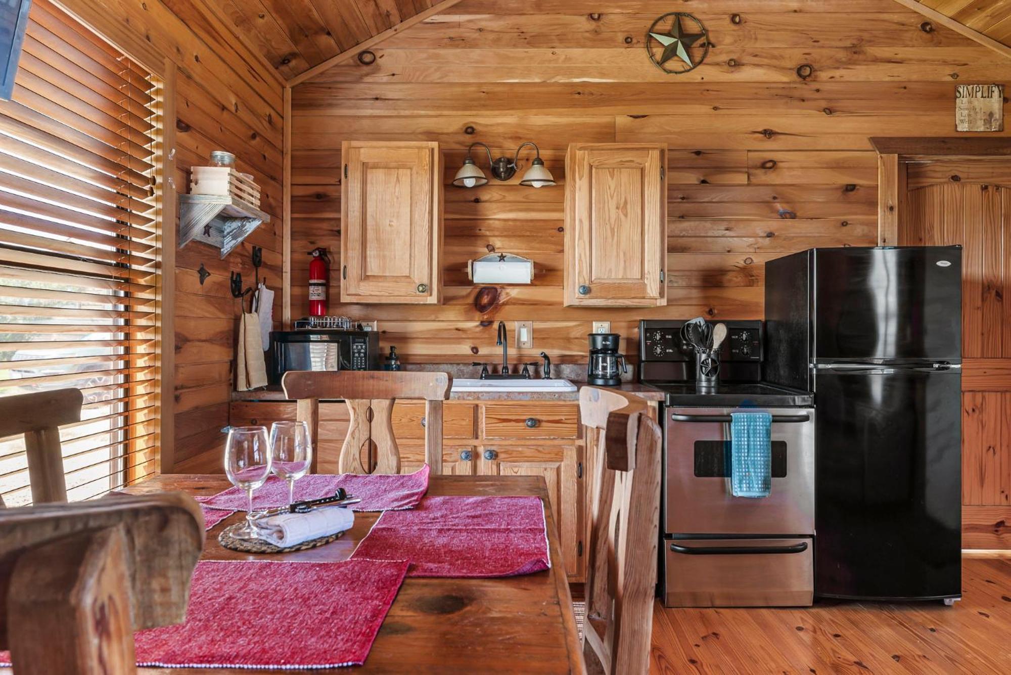 Enchanted Rockview Cabins Crabapple Bilik gambar