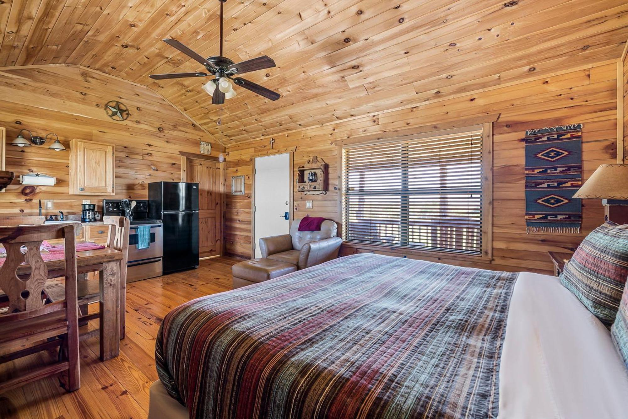 Enchanted Rockview Cabins Crabapple Bilik gambar